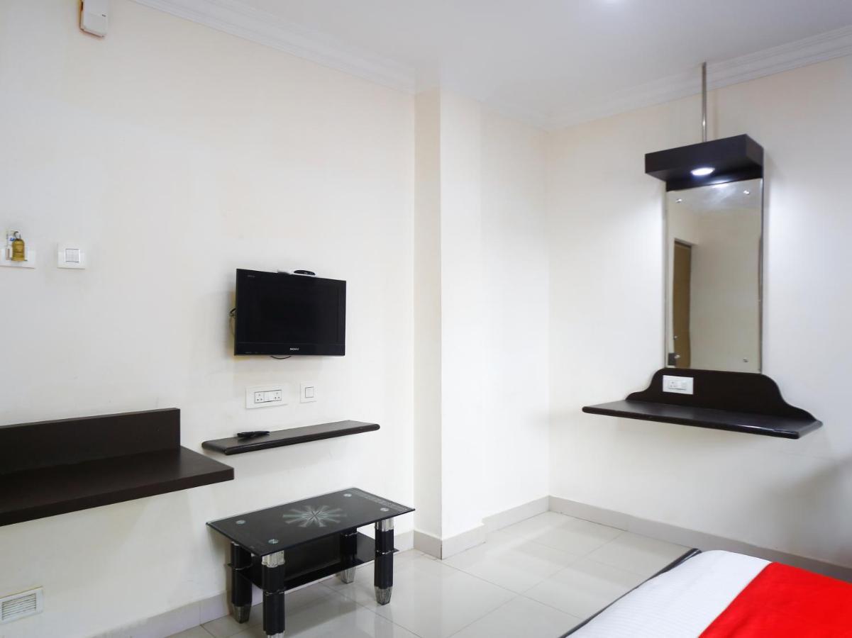Madrasi Airport Hotel - Saibala Chennai Exterior foto